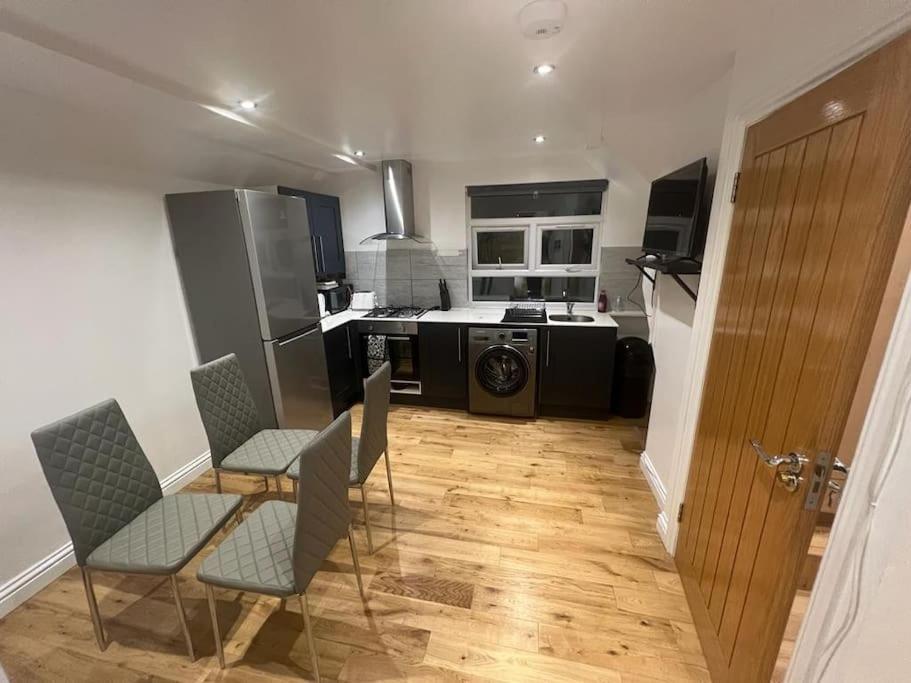 2 Bedroom Apartment In Hampdenrd Londres Extérieur photo