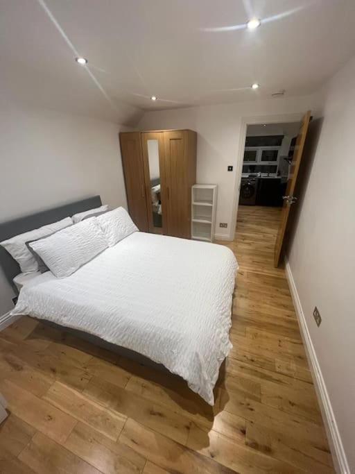 2 Bedroom Apartment In Hampdenrd Londres Extérieur photo