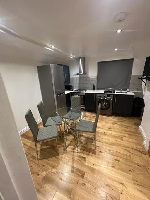 2 Bedroom Apartment In Hampdenrd Londres Extérieur photo